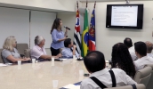 Diretora de Trânsito, Priscila Freire da Silva, deu detalhes do projeto aos vereadores durante a reunião desta terça-feira (Foto: Ney Sarmento/PMMC)