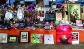 A Feira Tecendo Cultura acontecerá, neste ano, sempre no segundo sábado de cada mês e reunirá comerciantes de brechós e antiguidades, no Largo do Carmo (Divulgação/PMMC)