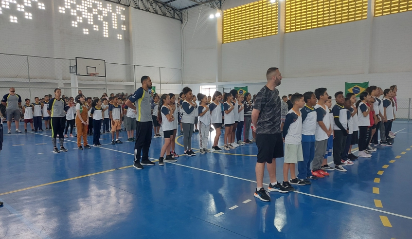 Prefeitura de Mogi das Cruzes - Secretaria de Educação - Notícias - Time de  Queimada do Cempre Oswaldo levanta a taça da 1ª Olimpíada e Paralimpíada da  rede municipal de ensino