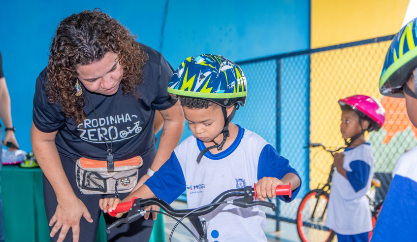 A iniciativa utiliza a bicicleta como ferramenta pedagógica para promover o desenvolvimento integral das crianças. Está sendo realizada em três creches da cidade. Foto: Divulgação/PMMC
